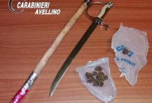 Montoro| Non si ferma all’alt dei carabinieri, inseguito e trovato con armi e droga