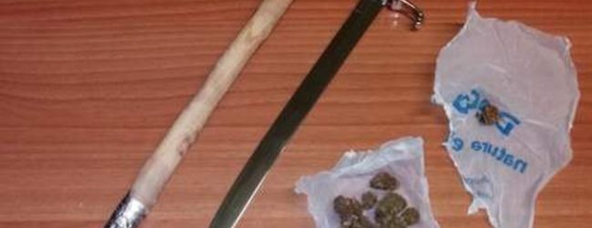 Montoro| Non si ferma all’alt dei carabinieri, inseguito e trovato con armi e droga