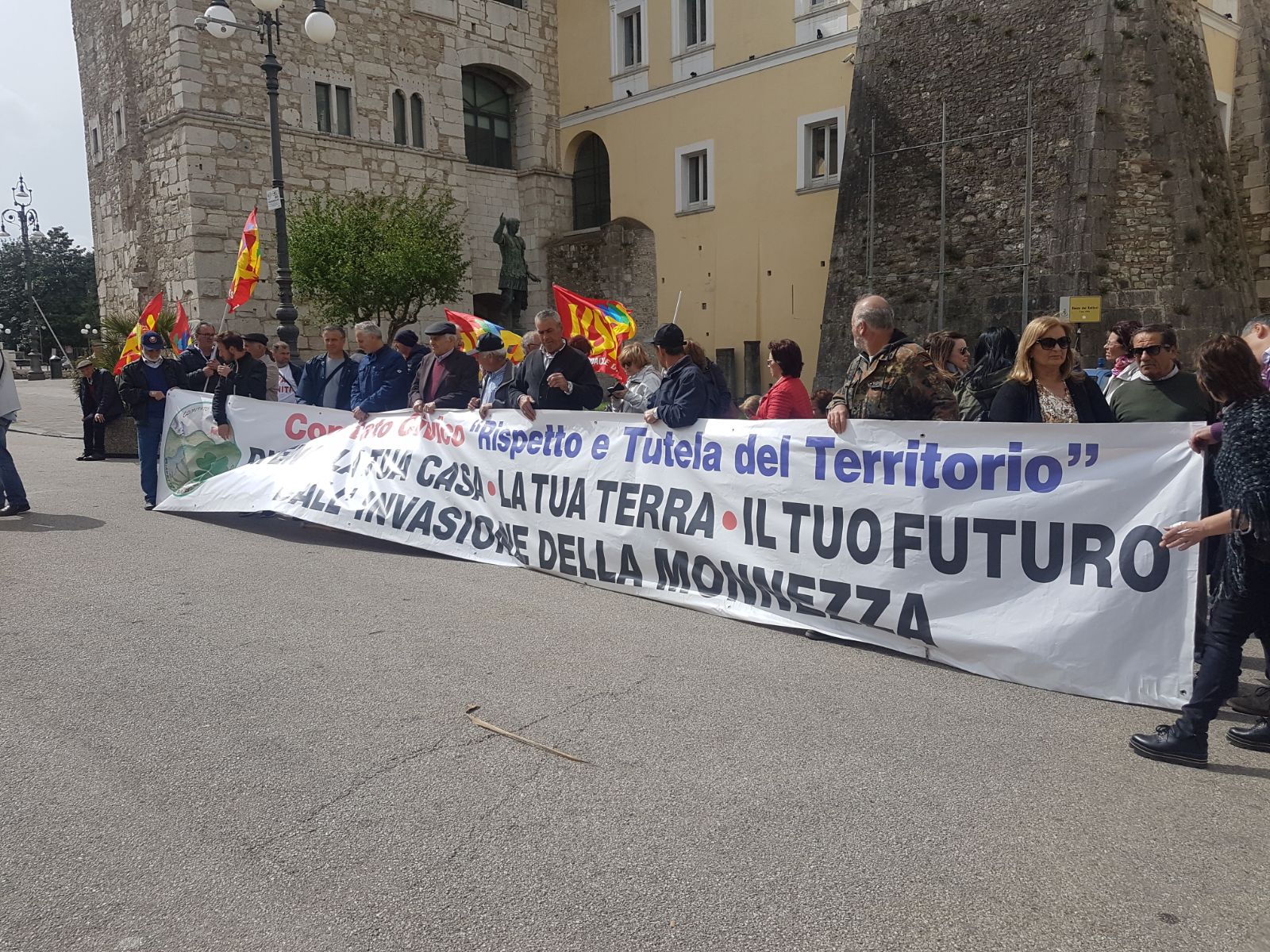 Benevento| No compostaggio, sit-in a Benevento e a Napoli