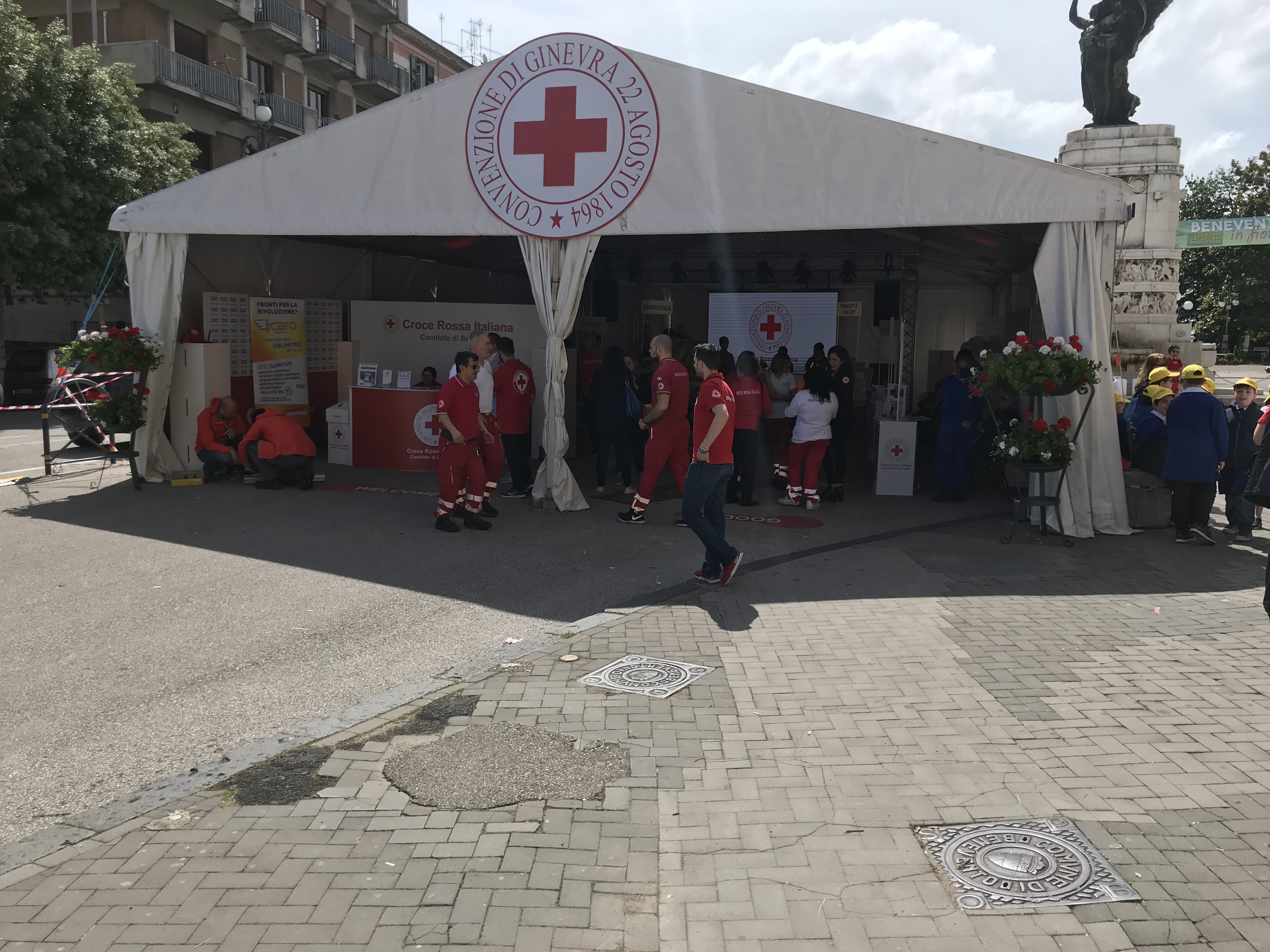 Croce rossa, un week end in Piazza Castello