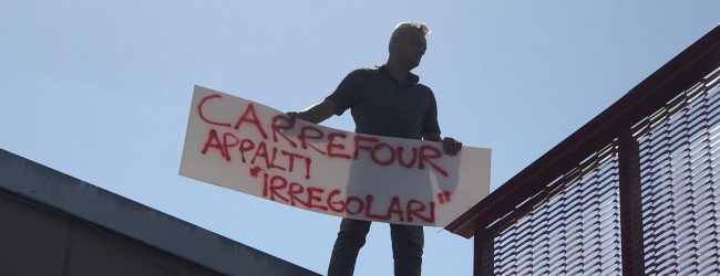 Benevento| Carrefour, torna altissima la tensione. Lavoratore minaccia il suicidio