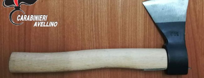 Lioni| In auto con un’ascia nascosta, nei guai un 30enne