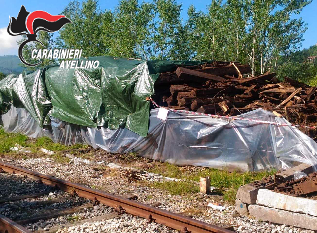 Montefalcione| Traversine al creasoto, sequestrata area di Ferrovie dello Stato