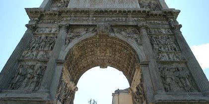 Arco di Traiano “monumento nazionale”: ok anche dalla commissione Bilancio della Camera
