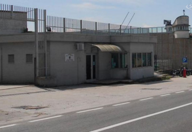 Detenuto accoltellato ad Ariano Irpino: indagini in corso