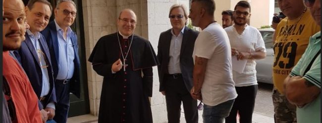 Benevento| Interinali a colloquio con il Vescovo: stop al presidio, ma la battaglia continua