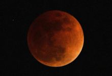 Tutti con gli occhi al cielo, arriva la “Luna di Sangue”
