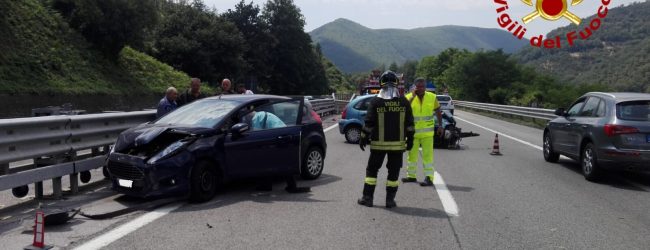 Incidente sul viadotto Acqualonga, due auto coinvolte. Nessun ferito grave/Foto