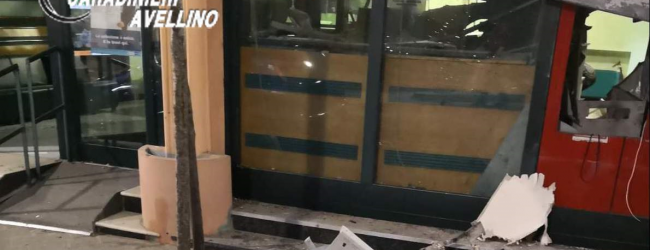 Casalbore|Esplosivo nel bancomat del Credito Cooperativo, ladri in fuga col bottino