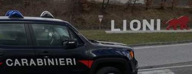 Lioni| Litiga in piazza della Vittoria con l’ex moglie e aggredisce i carabinieri, in manette 36enne