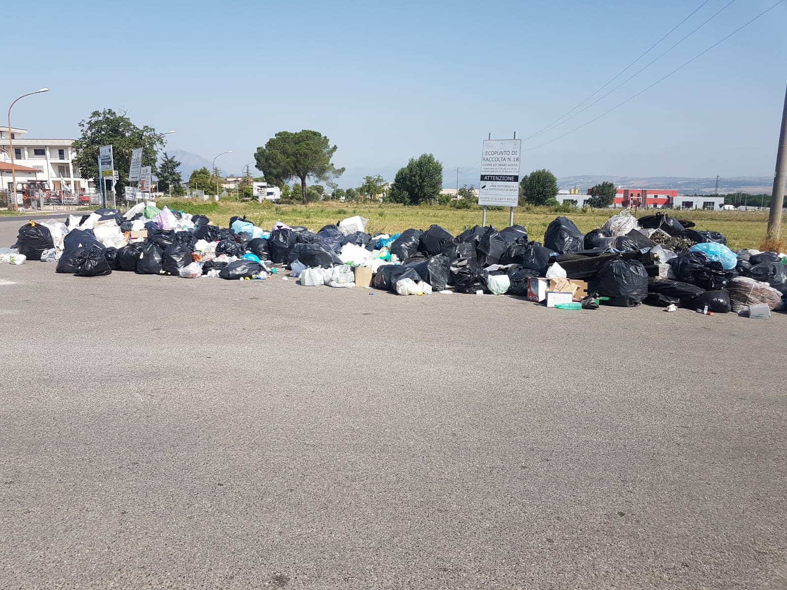 Benevento| Cumuli di rifiuti a Piano Cappelle, il sindaco Mastella: ritrovati rifiuti particolari forse tossici