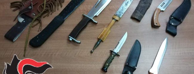 Baiano| Un machete, 5 pugnali e una banconota falsa: nei guai 45enne