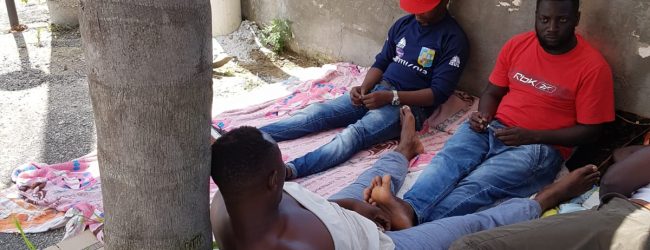 Castelvenere| Migranti in Sit-in: “vogliamo restare qui”
