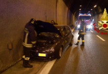 Solofra| Auto sbanda sotto la galleria, conducente ferito: intervento dei pompieri