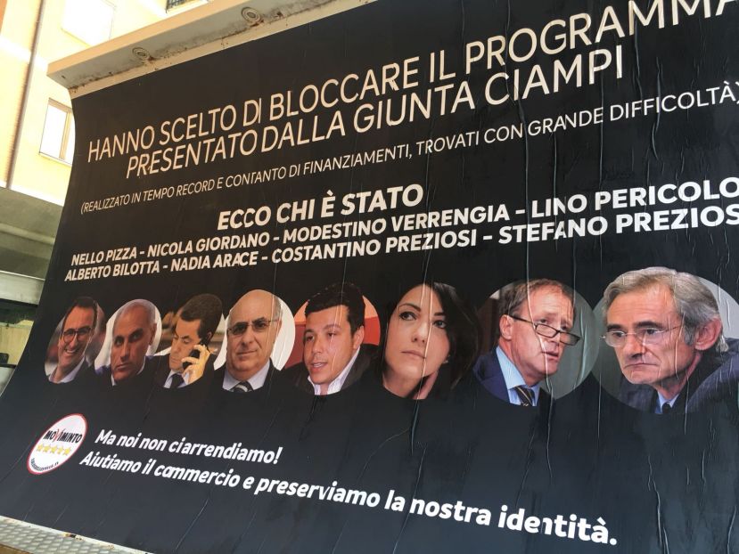 Avellino| Realizzati i manifesti contro i consiglieri oppositori, pronta la denuncia