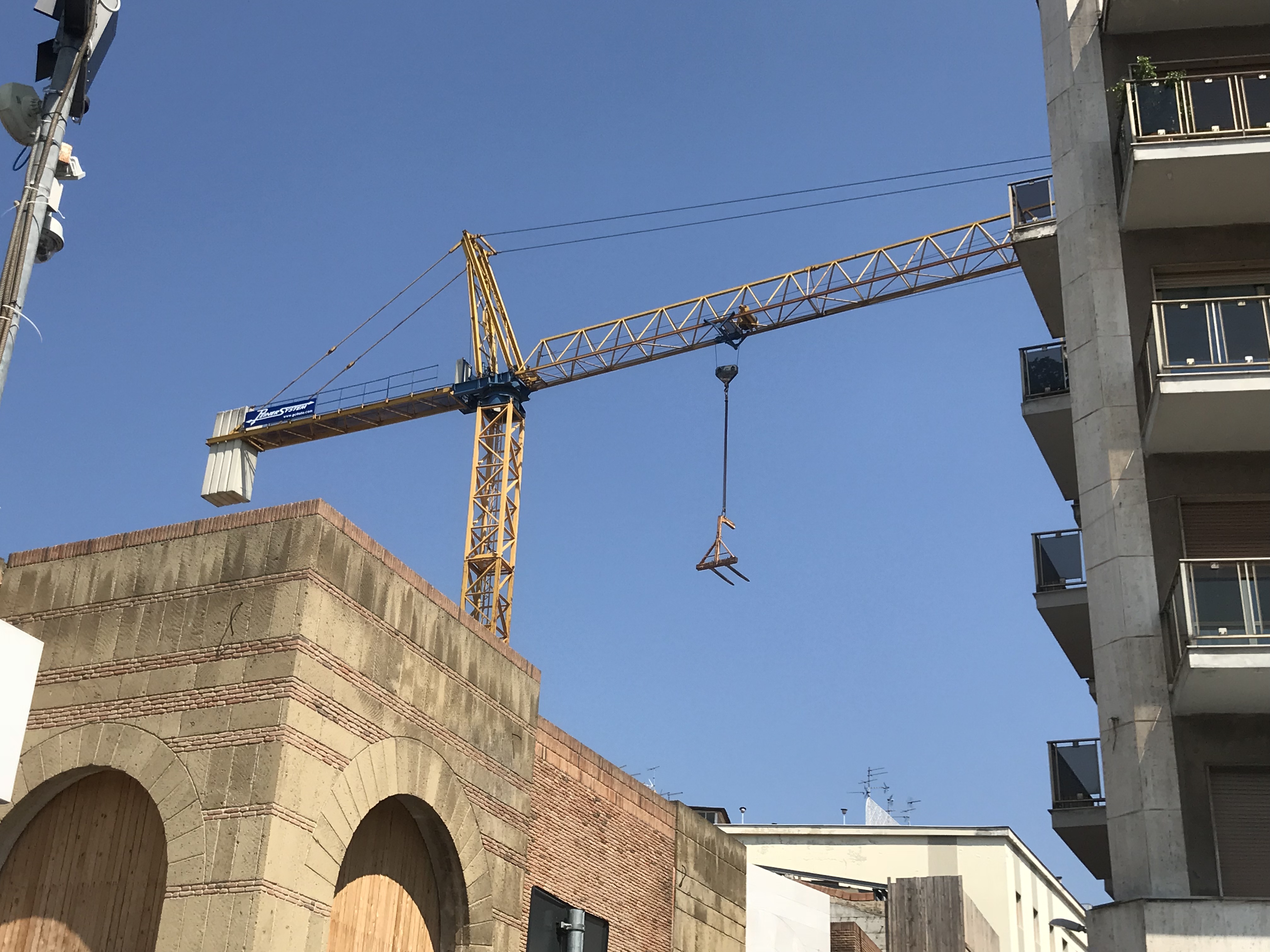 Benevento| Gru di Piazza Duomo, Mastella ordina la rimozione