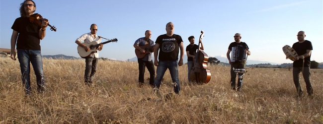 San Nazzaro| “La Campania che suona il mondo”: una splendida vigilia ferragostana con I Sancto Ianne e Daniele Sepe