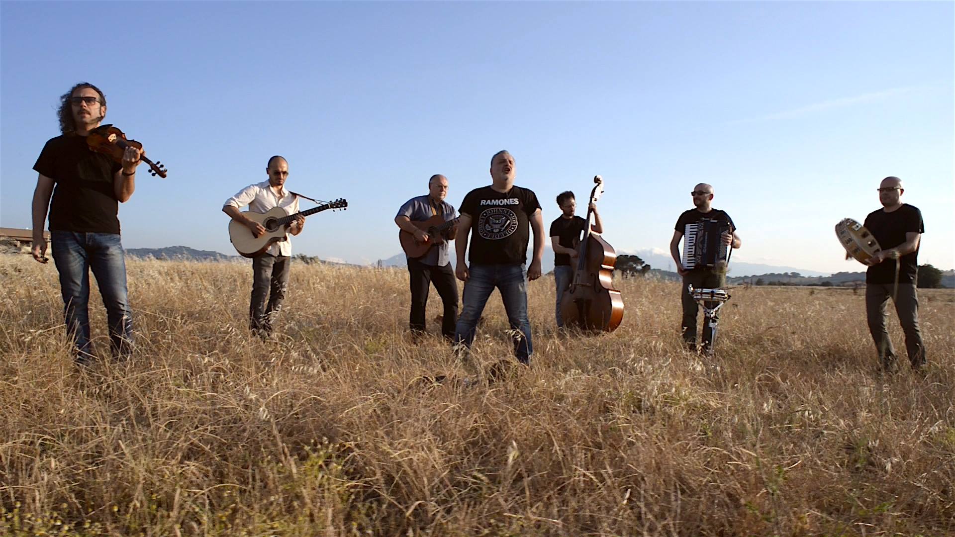 San Nazzaro| “La Campania che suona il mondo”: una splendida vigilia ferragostana con I Sancto Ianne e Daniele Sepe