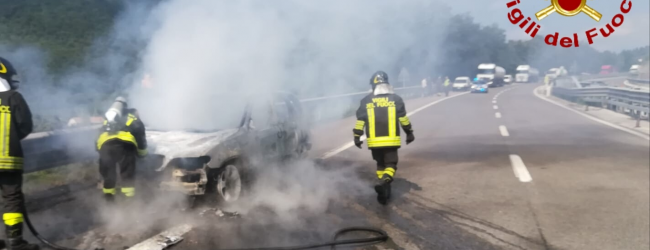 Monteforte Irpino| Auto in fiamme sull’A16, sotto shock i due uomini a bordo