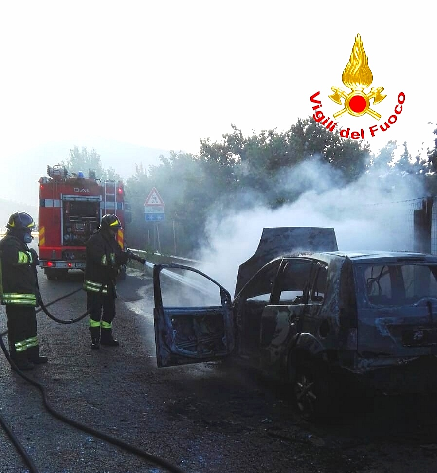 Forino| Auto in fiamme sulla ss 88, conducente ustionato ricoverato al Moscati
