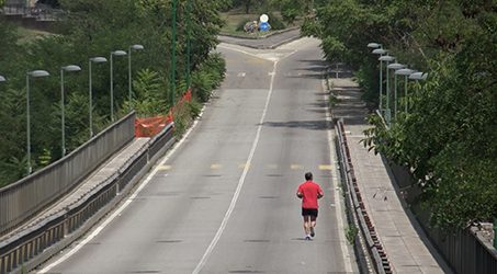 Benevento| Podista solitario su ponte chiuso