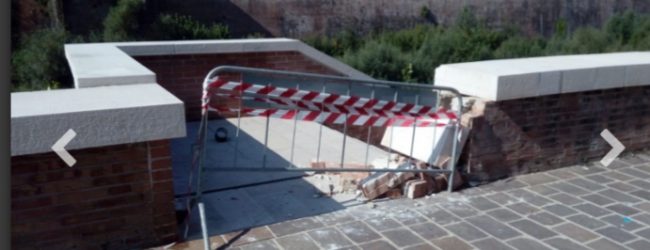 Benevento| Crolla muretto sulla passeggiata fluviale, paura per tre govani