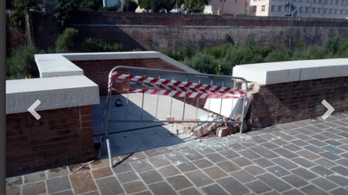 Benevento| Crolla muretto sulla passeggiata fluviale, paura per tre govani