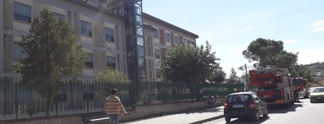 Benevento| Incendio scuola Bosco Lucarelli, le mamme: la scuola non è sicura