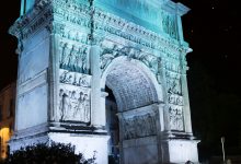 L’Arco di Traiano sabato s’illuminerà di bianco e lunedì di azzurro