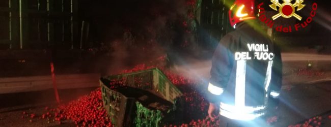 Teora| A fuoco tir dei pomodori, intervengono i Vigili del Fuoco
