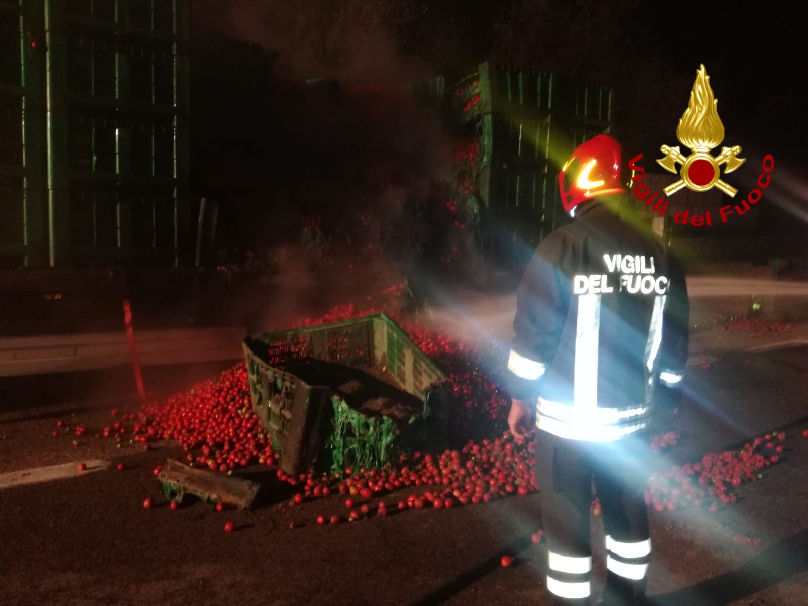 Teora| A fuoco tir dei pomodori, intervengono i Vigili del Fuoco