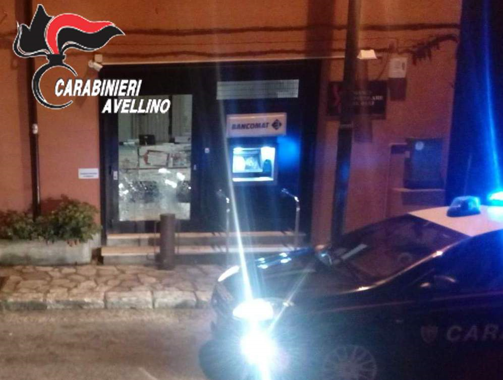 Bisaccia| Assalto al bancomat con ariete in ferro, colpo fallito alla Popolare di Bari