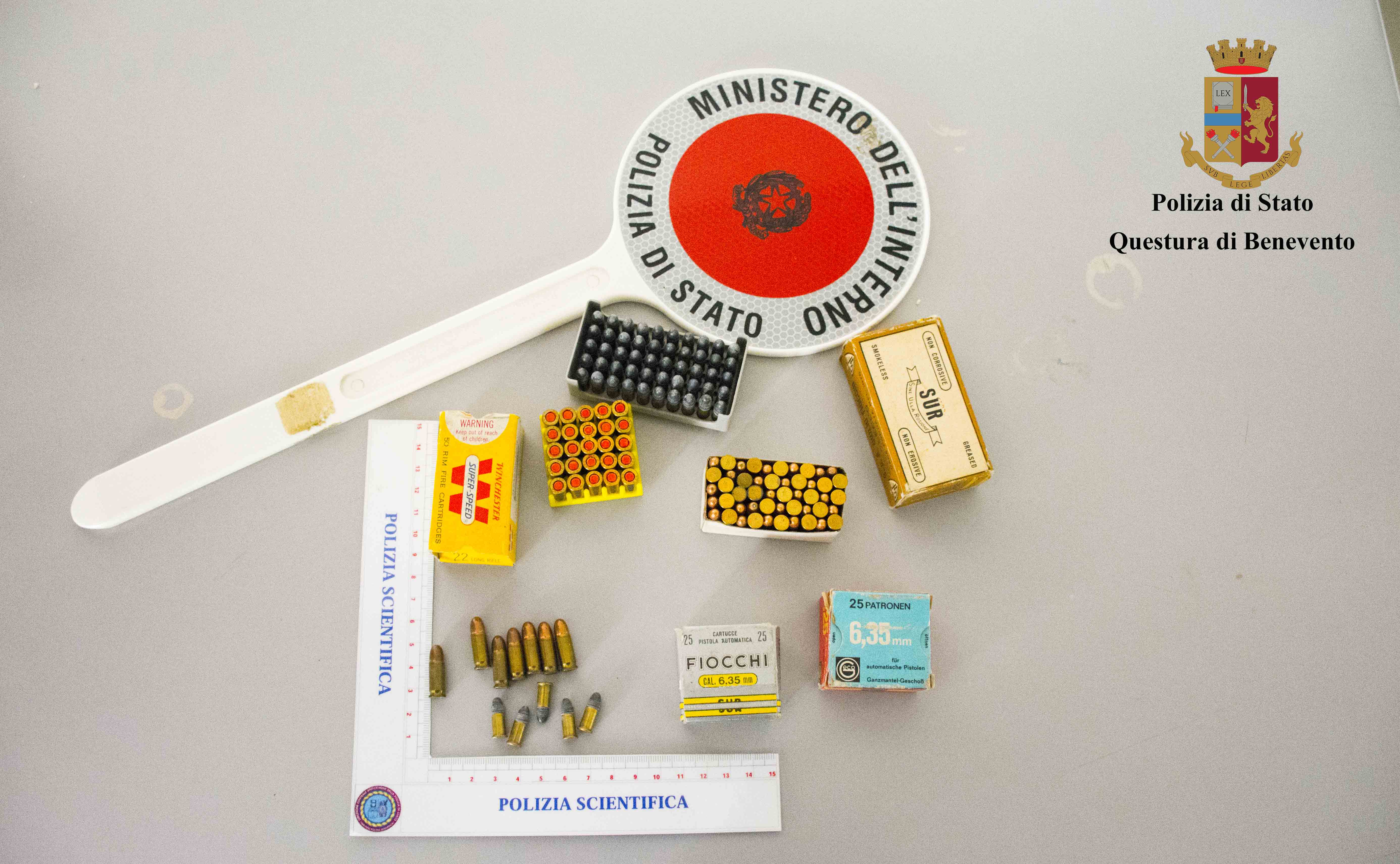 Benevento| Ritrovati bossoli di pistola accanto ad alcuni contenitori per la raccolta dei rifiuti