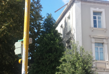 Avellino| Raffiche di vento, dalla scuola “Solimena” si stacca un pezzo di grondaia