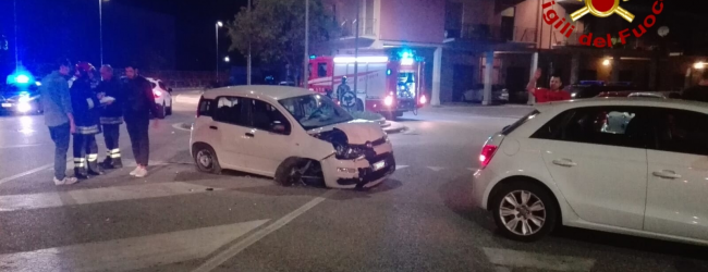 Avellino| Auto finisce su due veicoli in sosta, ragazzo ferito in ospedale