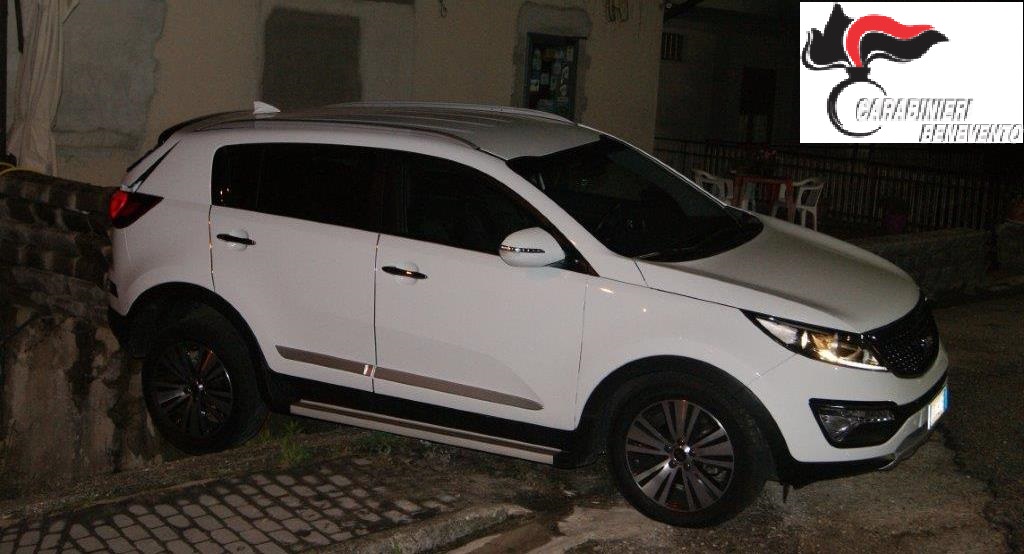 Non si fermano al posto di blocco, ladri abbandono auto