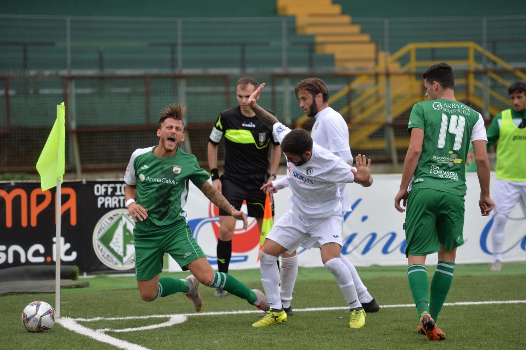 Avellino, De Vena match winner: lupi di nuovo primi
