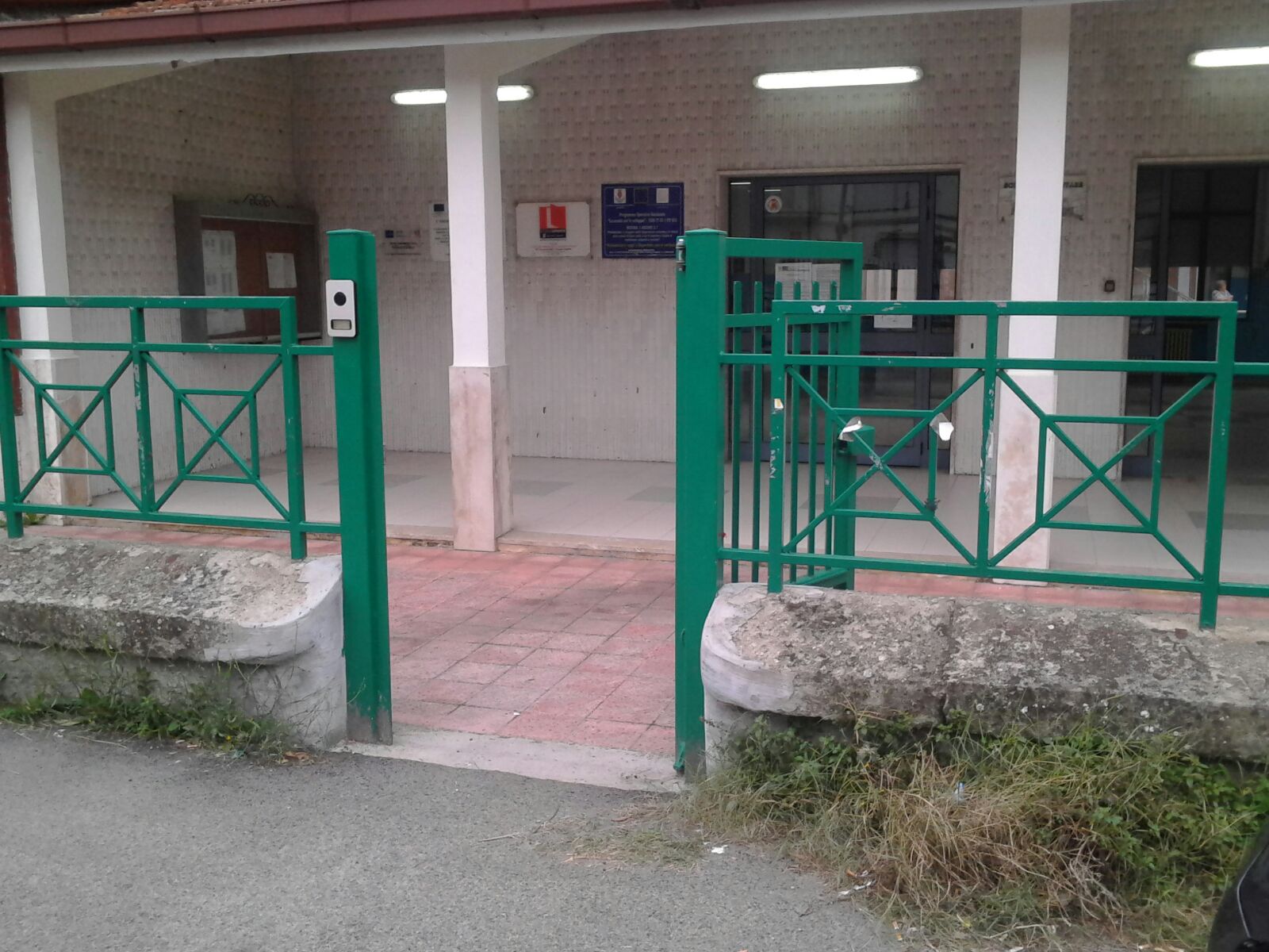 Benevento| Mastella: “Domani chiusa per disinfestazione la scuola papa Orsini”