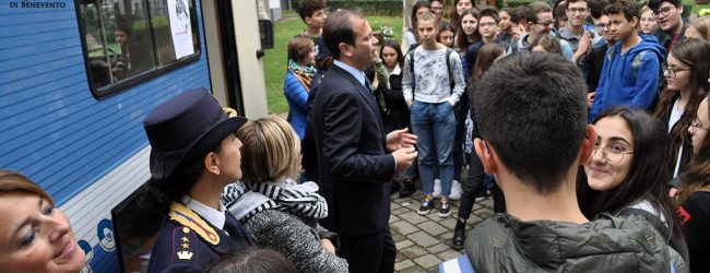 Telese Terme| La Polizia di Stato incontra gli studenti sul tema della violenza di genere per ribadire che “Questo non è amore”