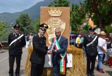 Foglianise| Una scultura di paglia per i Carabinieri di Montesarchio