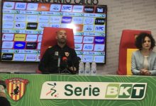Benevento, Bucchi: “Vincere deve essere un obiettivo, non un assillo. Non c’è una squadra ammazza campionato”