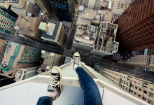 Giovani,la moda  dei selfie mortali domina il web