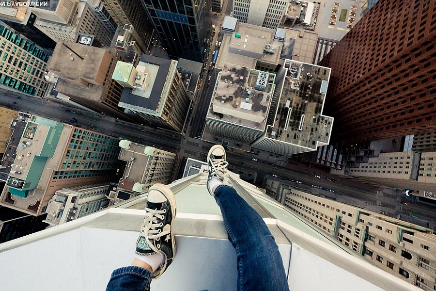 Giovani,la moda  dei selfie mortali domina il web