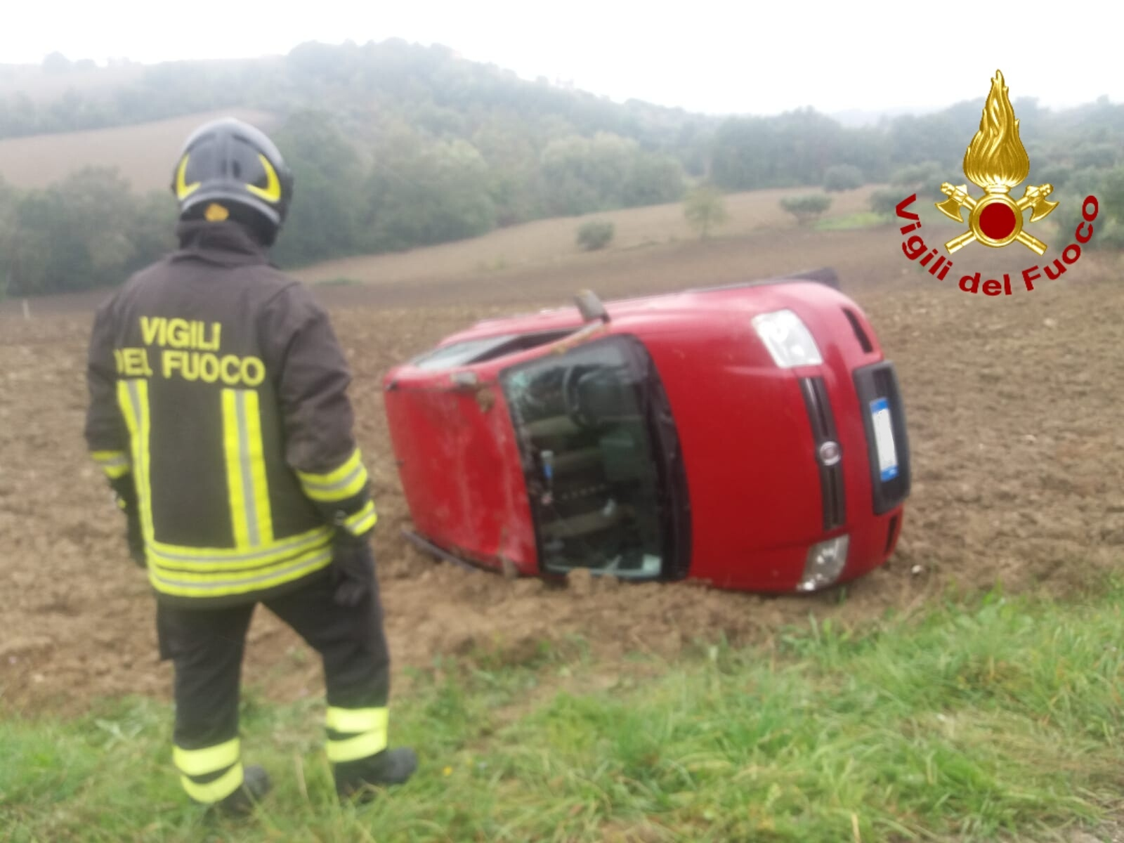 Vallata| Auto si ribalta e finisce fuori strada sulla statale, donna alla guida in ospedale