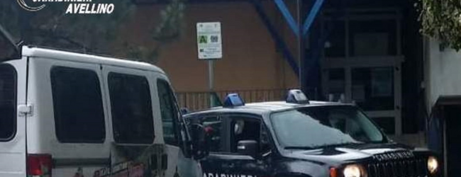 Grottolella| Scuolabus in sosta in pendenza investe insegnante portata in ospedale