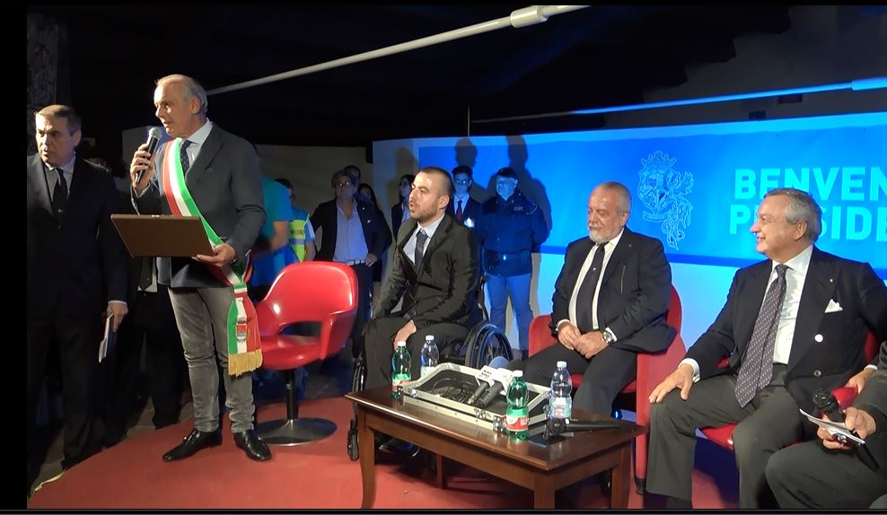 Solopaca abbraccia il Patron del Napoli Aurelio De Laurentiis