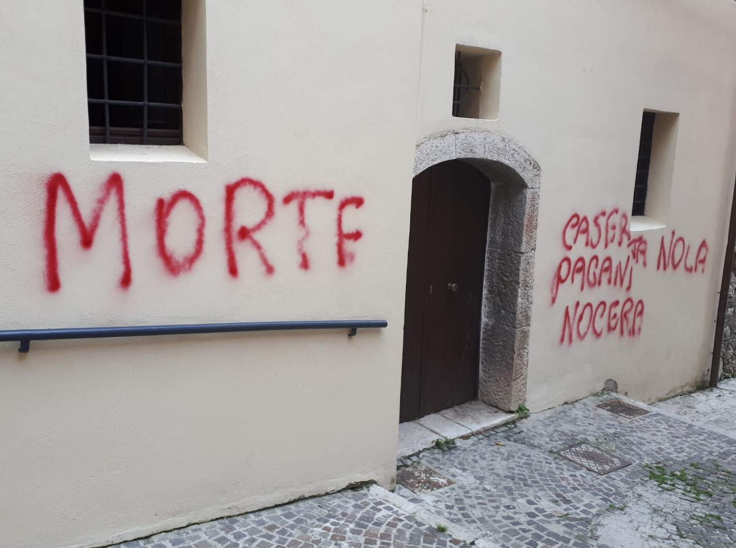 S.Stefano DS|Scrive su muri e auto e poi si barrica in casa, tso dopo ore di mediazione