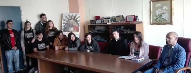 Avellino| Teatro Gesualdo, domani in scena “gli sugnizzi” di San Tommaso