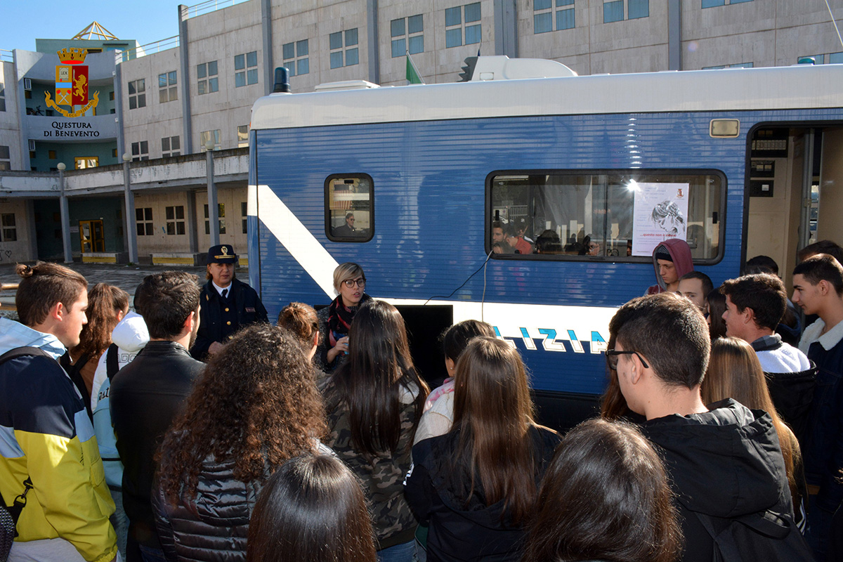 Benevento| Violenza sulle donne, il Camper Rosa fa tappa al Rione Libertà