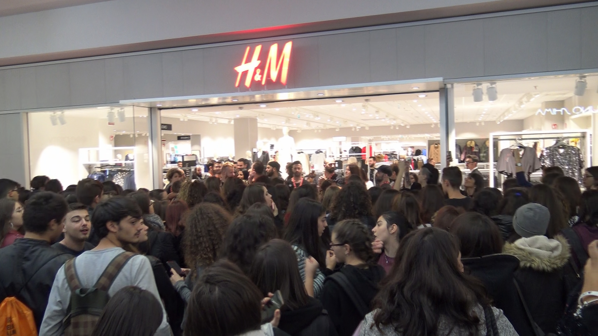 Benevento| H&M apre nel Sannio, tutti in fila per l’inaugurazione